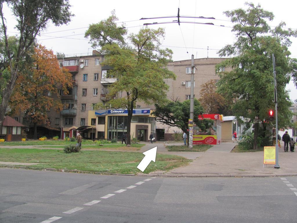 Apartment On Nezalezhnoy Ukrаiny Near Intourist Hotel Zaporizhia Екстериор снимка