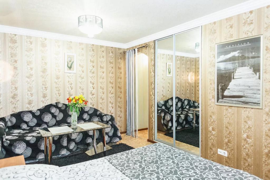 Apartment On Nezalezhnoy Ukrаiny Near Intourist Hotel Zaporizhia Екстериор снимка