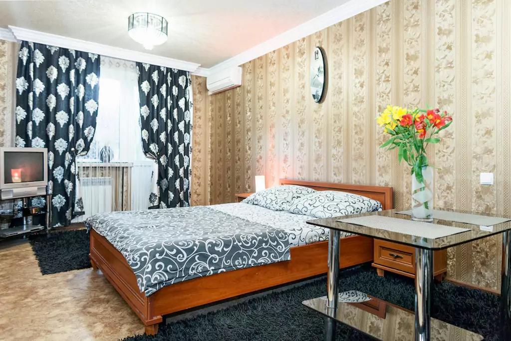 Apartment On Nezalezhnoy Ukrаiny Near Intourist Hotel Zaporizhia Екстериор снимка