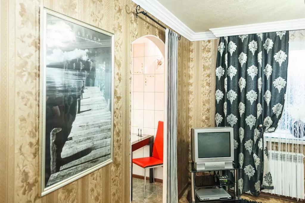 Apartment On Nezalezhnoy Ukrаiny Near Intourist Hotel Zaporizhia Екстериор снимка