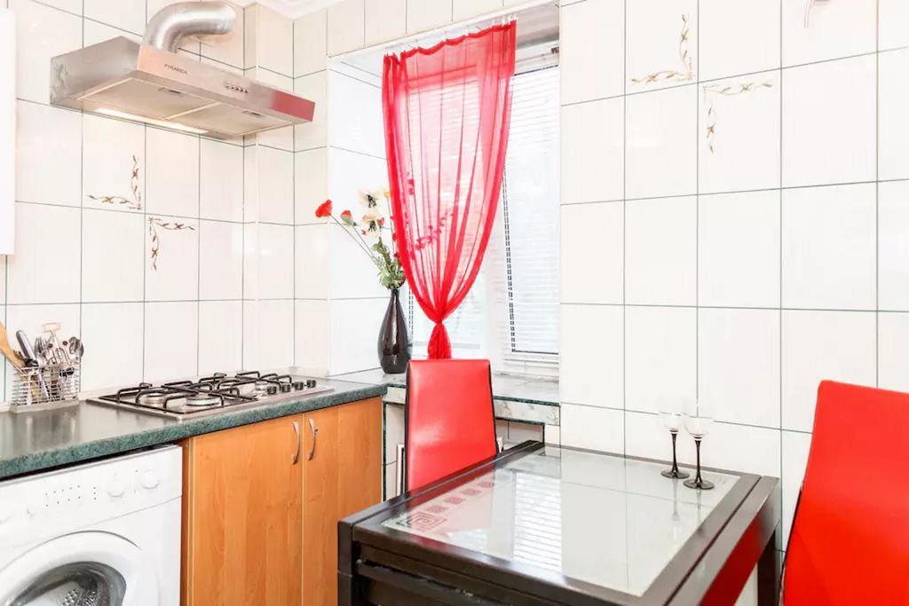 Apartment On Nezalezhnoy Ukrаiny Near Intourist Hotel Zaporizhia Екстериор снимка